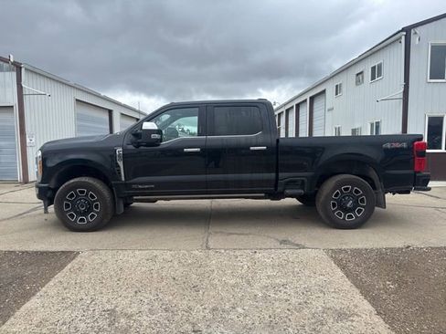 Used 2023 Ford F250 Platinum AWD/4WD image 3