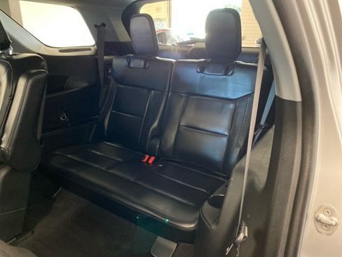 Used 2021 Ford Explorer XLT w/ Equipment Group 202A AWD/4WD image 12