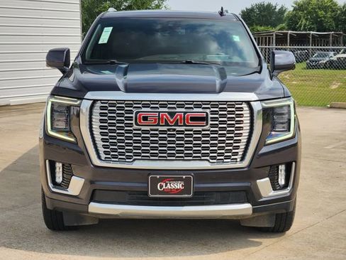 Used 2023 GMC Yukon XL Denali AWD/4WD image 2