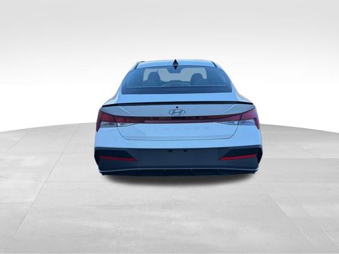 Used 2025 Hyundai Elantra Sport image 4