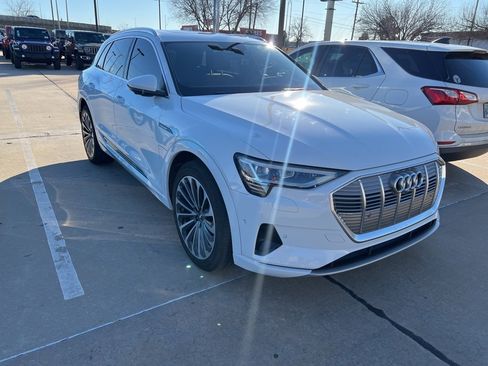 Used 2019 Audi e-tron Prestige image 1