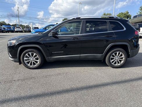 Used 2019 Jeep Cherokee Latitude w/ Cold Weather Group FWD image 2