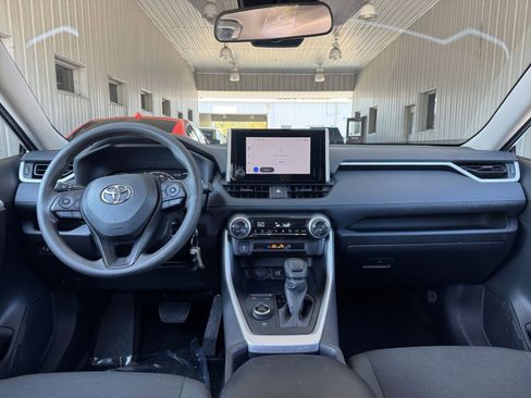 Used 2025 Toyota RAV4 LE image 78