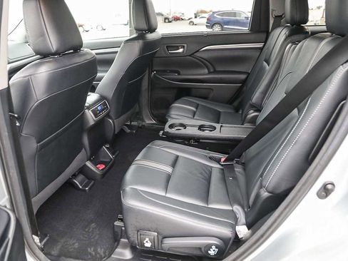 Certified 2018 Toyota Highlander SE image 18