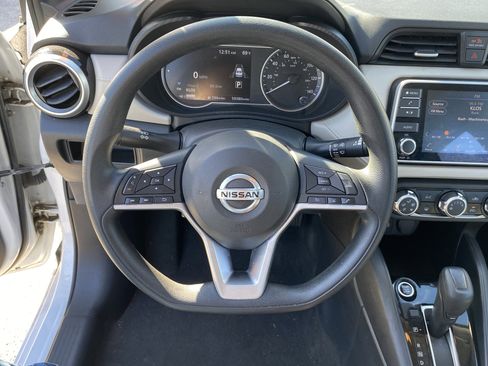 Used 2022 Nissan Versa SV image 12