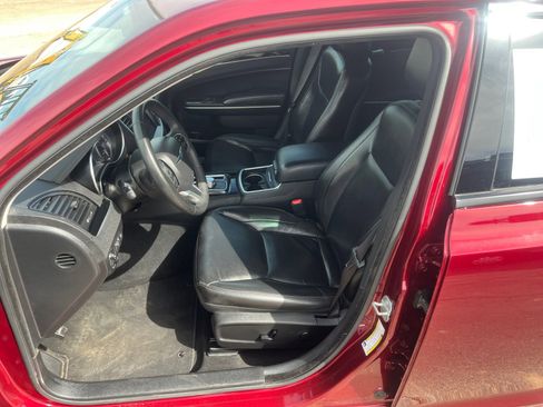 Used 2023 Chrysler 300 Touring L image 12