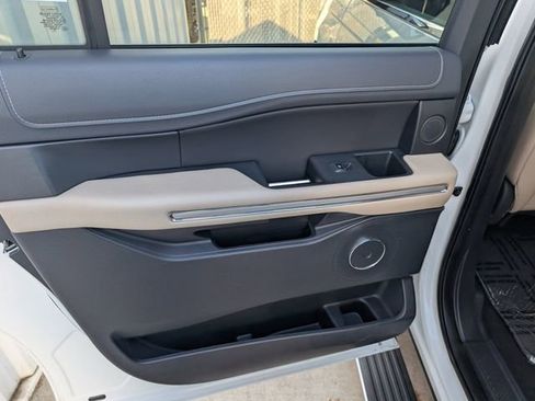 Used 2024 Ford Expedition Max Limited image 24
