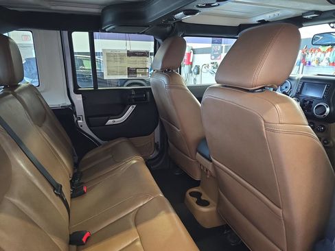 Used 2016 Jeep Wrangler Unlimited Sahara w/ Dual Top Group AWD/4WD image 13