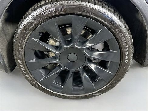 Used 2025 Tesla Model Y Long Range image 27