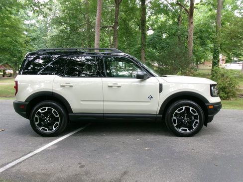 Used 2024 Ford Bronco Sport Outer Banks w/ Tech Package AWD/4WD image 4