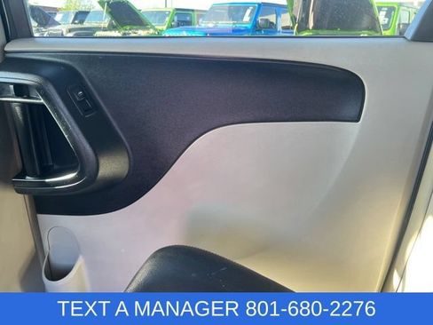 Used 2015 Chrysler Town & Country Touring FWD image 29