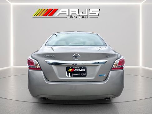 Used 2014 Nissan Altima 2.5 S w/ Display Audio Package FWD image 3