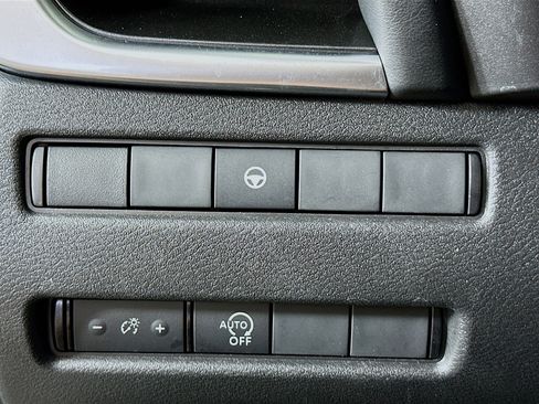 Used 2023 Nissan Rogue SV AWD/4WD image 17
