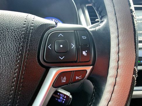 Used 2018 Toyota Highlander XLE w/ Carpet Mat Package (TMS) image 16