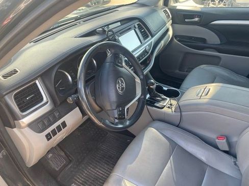 Used 2016 Toyota Highlander XLE AWD/4WD image 7