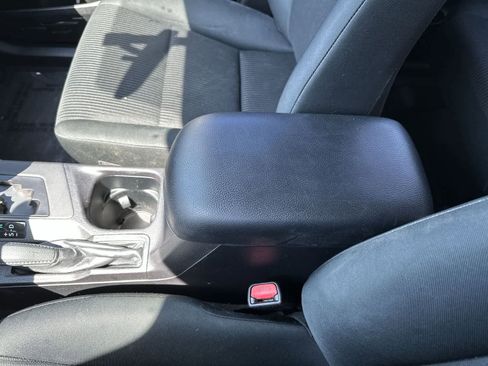 Used 2016 Toyota RAV4 LE image 21