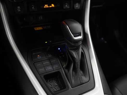 Used 2025 Toyota RAV4 XLE Premium image 23