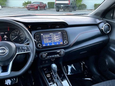 Used 2023 Nissan Kicks SR image 9