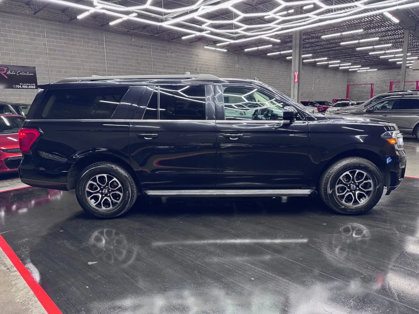 Used 2023 Ford Expedition Max XLT AWD/4WD image 2