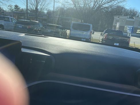 Used 2023 Ford Explorer XLT image 15