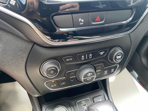 Used 2020 Jeep Cherokee Limited AWD/4WD image 24