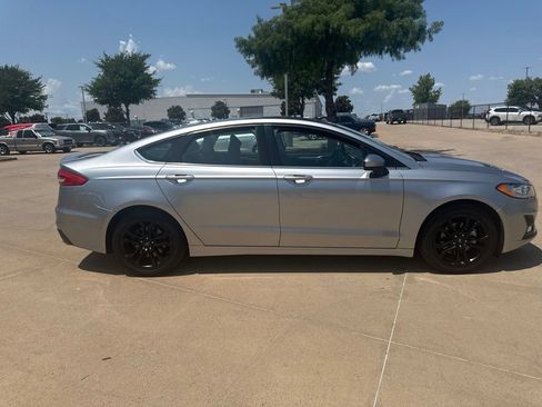 Used 2020 Ford Fusion SE w/ Equipment Group 151A FWD image 6