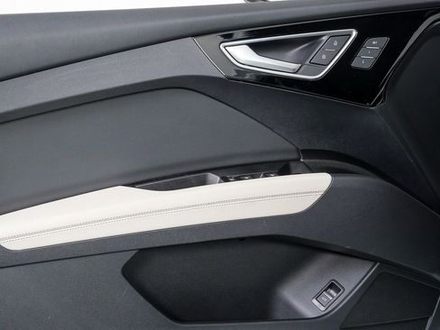 Certified 2023 Audi Q4 e-tron Prestige image 6