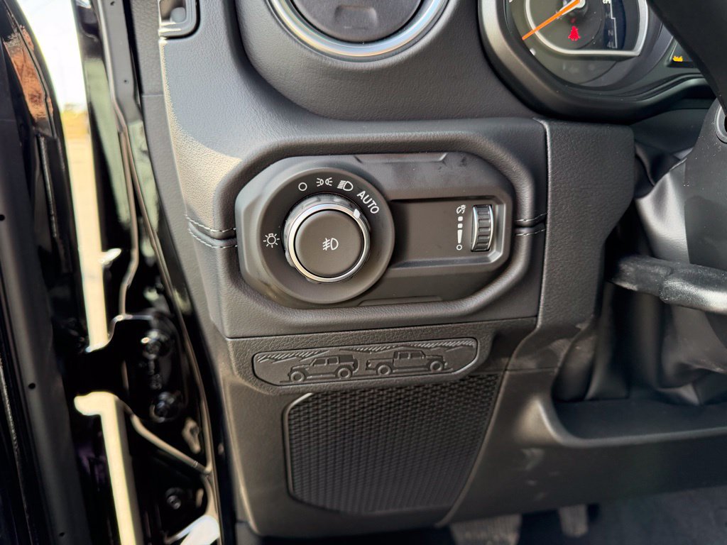 New 2026 Jeep Wrangler Unlimited Sahara AWD/4WD image 18