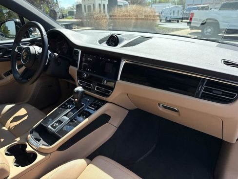 Used 2024 Porsche Macan AWD/4WD image 32