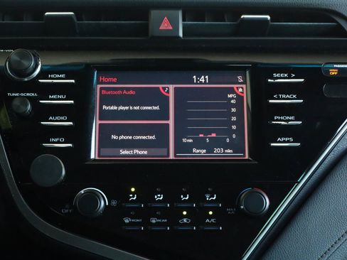 Used 2018 Toyota Camry LE FWD image 37