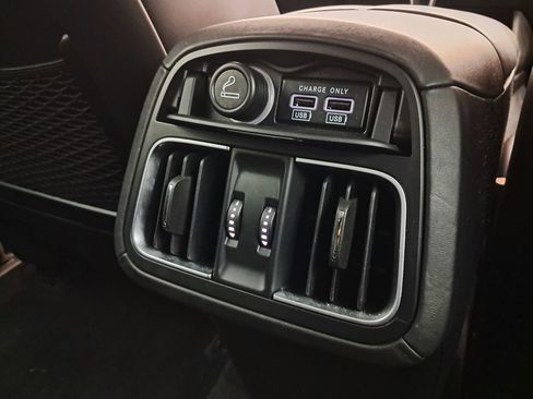 Used 2017 Maserati Levante w/ Sport Package image 24