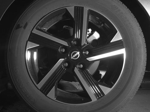 Used 2025 Nissan Sentra SV FWD image 11