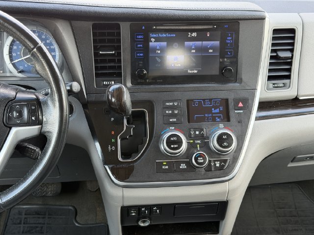 Used 2016 Toyota Sienna XLE FWD image 16