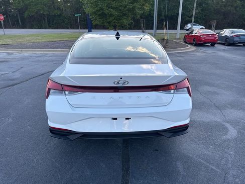 Used 2023 Hyundai Elantra SE FWD image 6