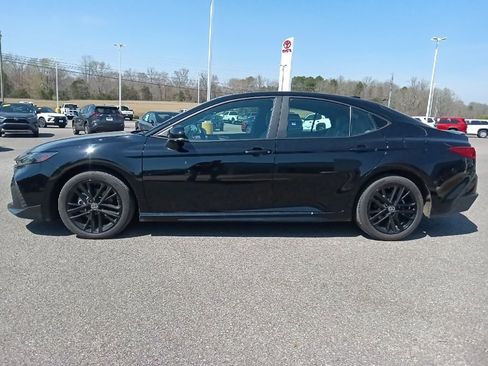 Used 2025 Toyota Camry SE image 9