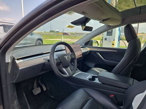 Used 2023 Tesla Model Y Long Range AWD/4WD image 24
