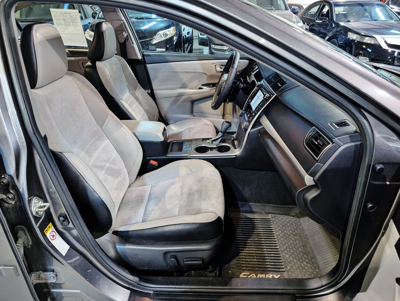 Used 2016 Toyota Camry XSE w/ Moonroof Package FWD image 30