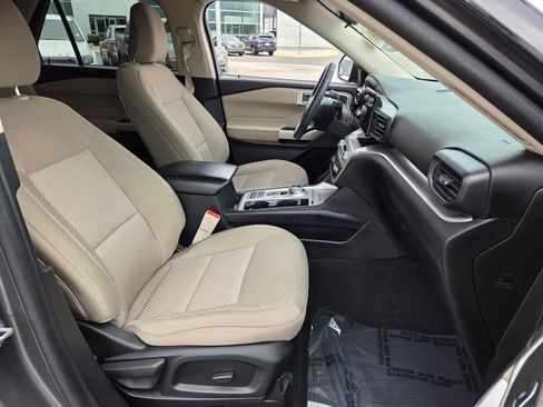 Used 2023 Ford Explorer XLT image 15