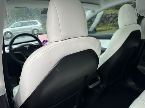 Used 2021 Tesla Model Y Long Range image 9