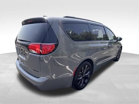 Used 2020 Chrysler Pacifica Limited w/ Advanced Safetytec Group FWD image 6