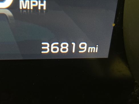 Used 2024 Kia Carnival EX image 20