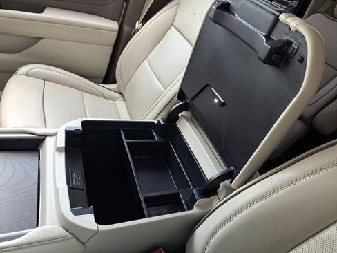 Used 2021 GMC Yukon Denali w/ Denali Premium Package image 30