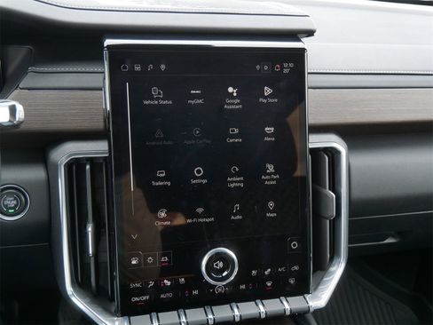 Used 2024 GMC Acadia Denali w/ Super Cruise Package image 18