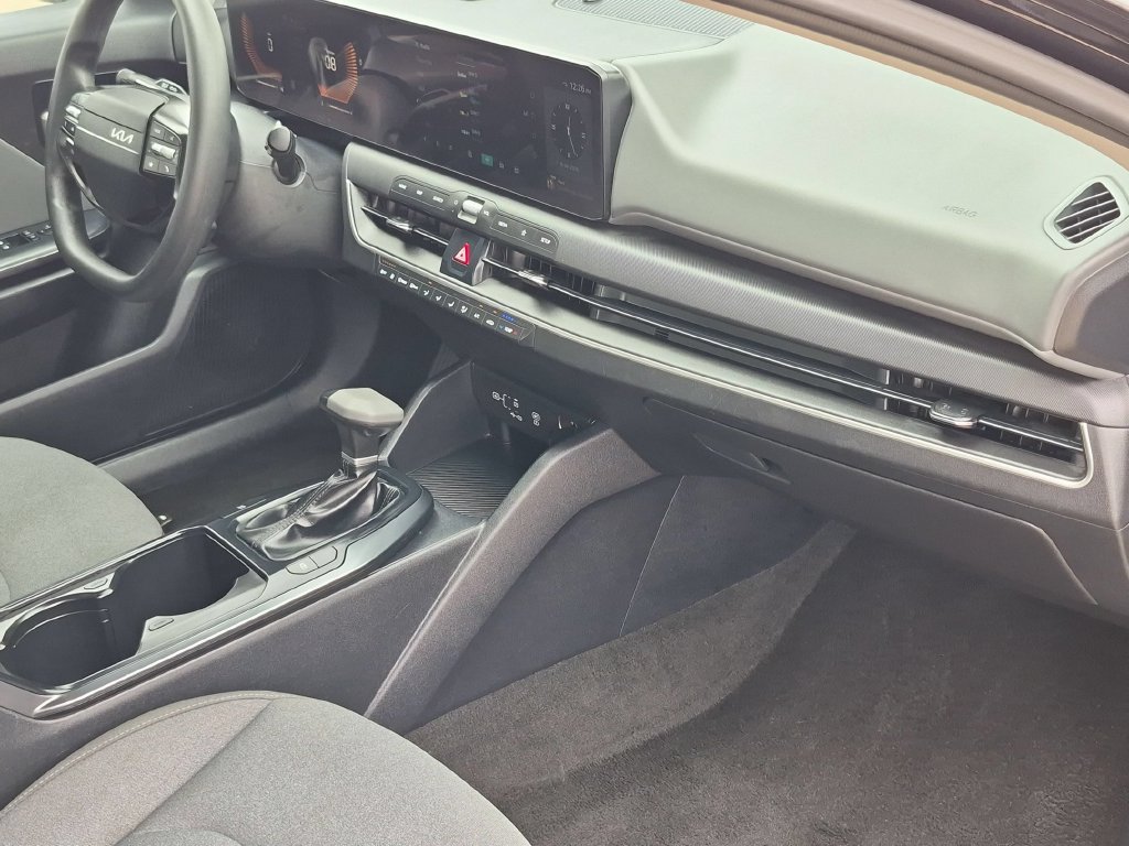 Used 2025 Kia K4 FWD image 31