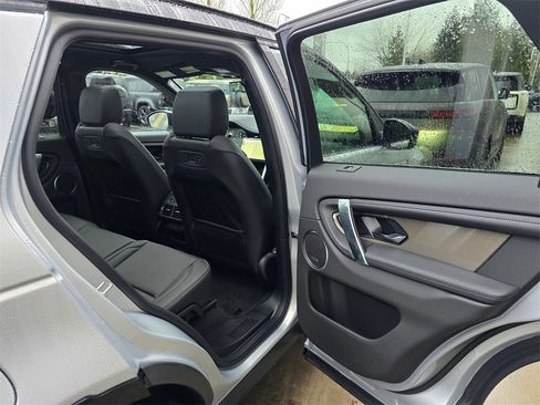 New 2025 Land Rover Discovery Sport Dynamic SE image 29