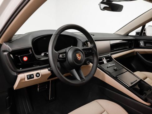 Certified 2025 Porsche Panamera 4 image 33