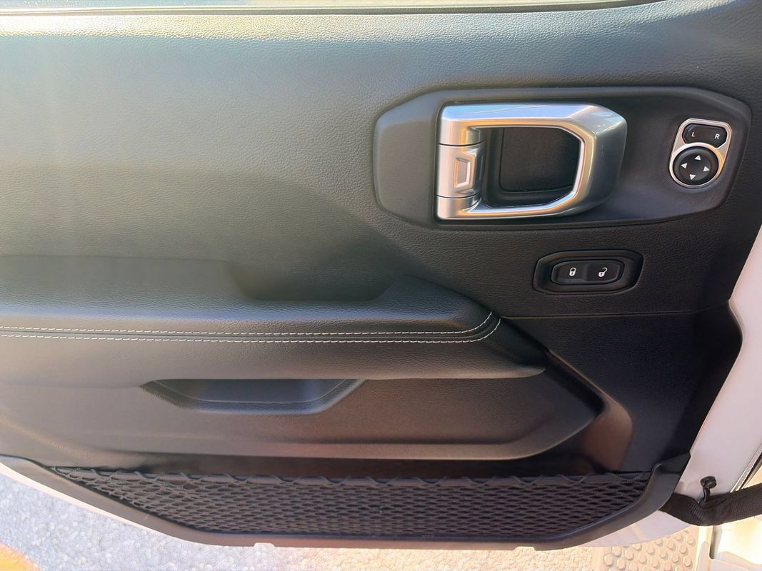 Used 2021 Jeep Wrangler Unlimited Sahara w/ Uconnect 4C Nav & Sound Group AWD/4WD image 14