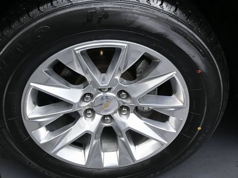 Used 2023 Chevrolet Suburban Premier image 39