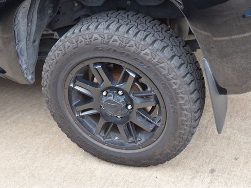 Used 2021 Toyota Tundra SR5 w/ SR5 Leather Package image 9