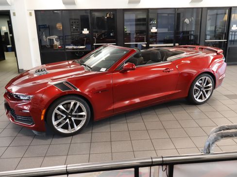 Used 2021 Chevrolet Camaro SS w/ Wild Cherry Design Package 1 RWD image 7